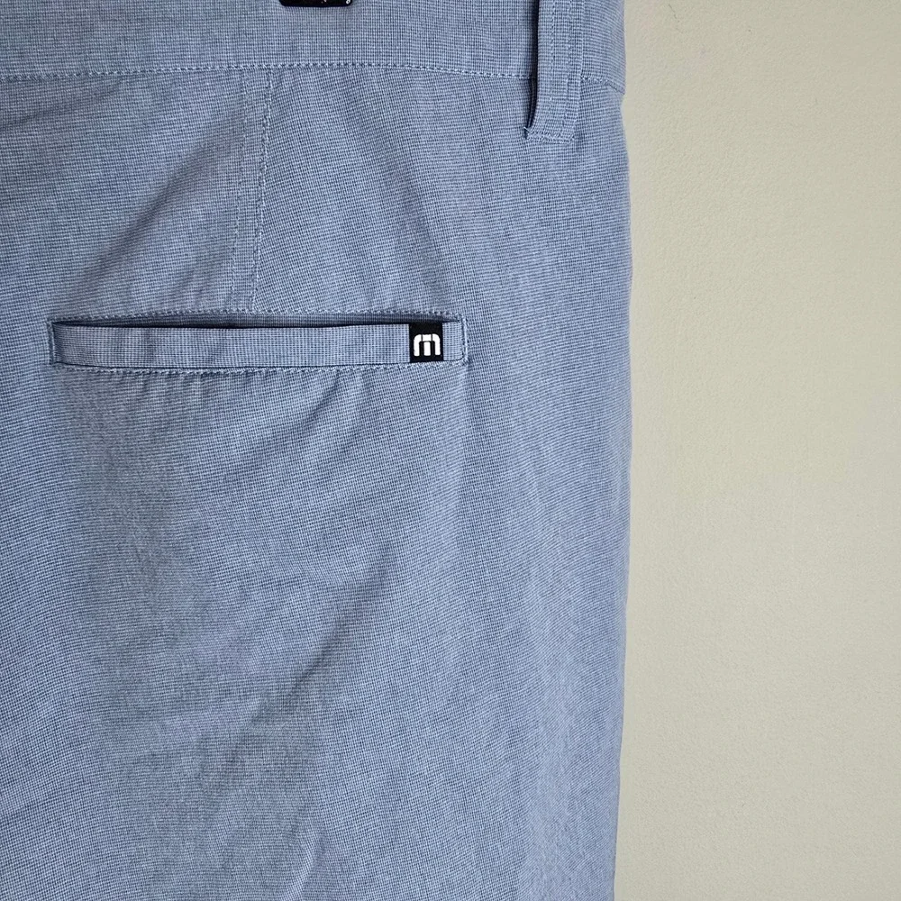 TravisMathew Mens Golf Shorts Light Blue Textured Stretch Size 40 Flat Front
